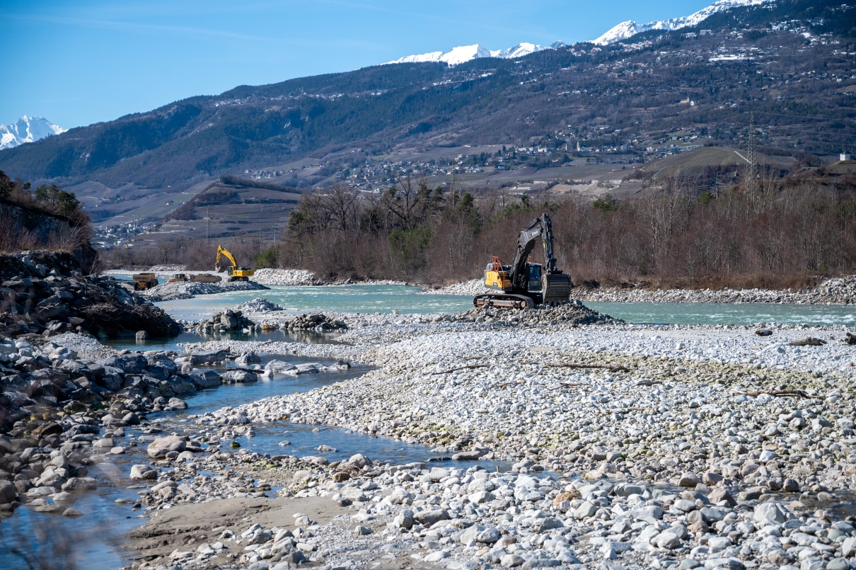 Gezielte Kiesentnahme am Gewässer des Jahres 2026: Die Auenlandschaft am Pfynwald